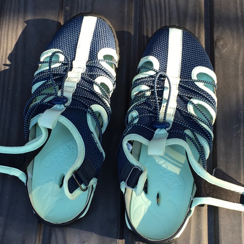 Used Jambu water shoes
